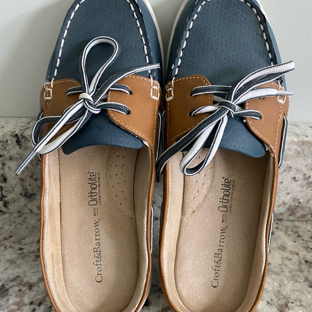Croft & Barrow Navy and Brown Mule